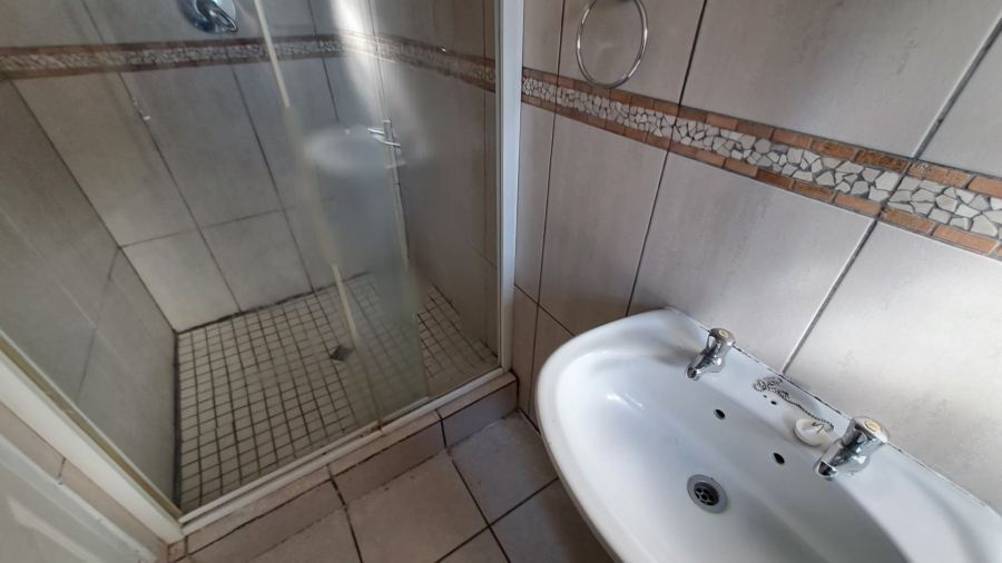 7 Bedroom Property for Sale in Willows Free State